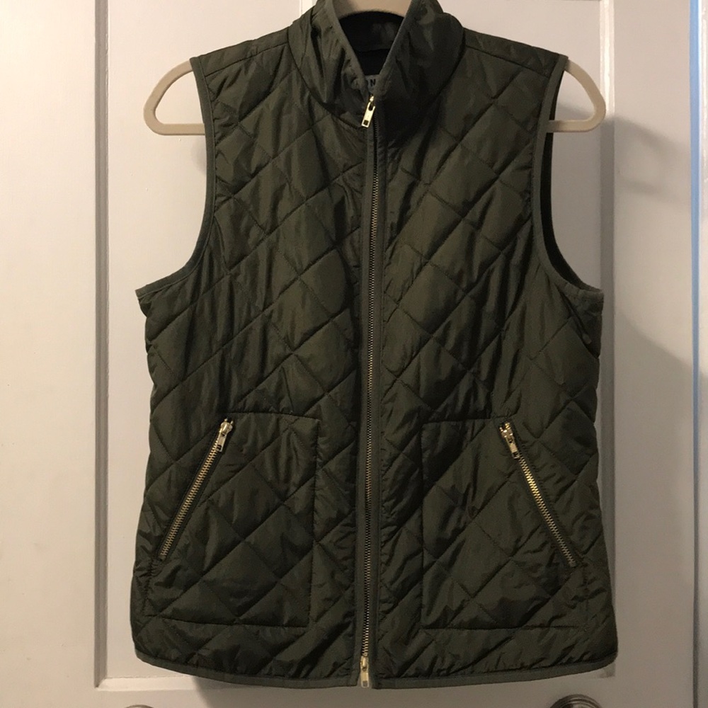 Army green light puffer vest
